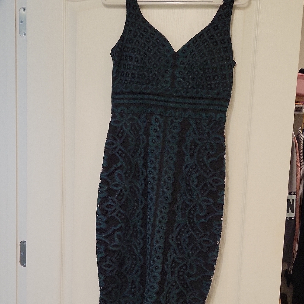 Bisou Bisou Black and Green Midi Dress